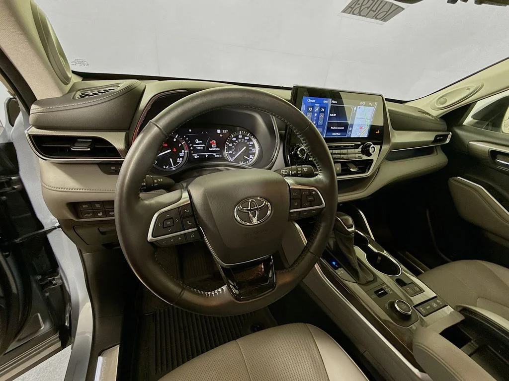 Used 2021 Moon Dust Toyota Platinum image 20