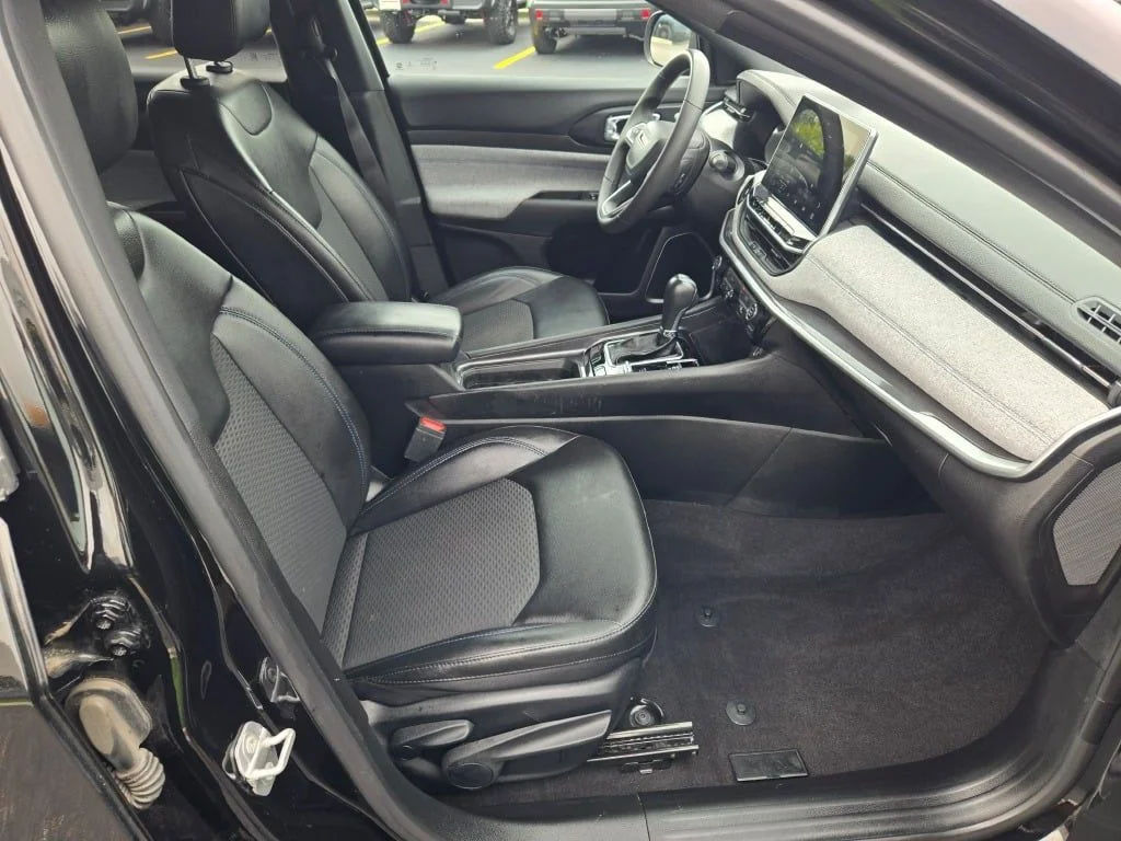 Used 2023 Black Jeep Latitude image 8