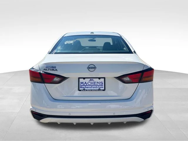 Used 2025 White Nissan 2.5 SV image 6