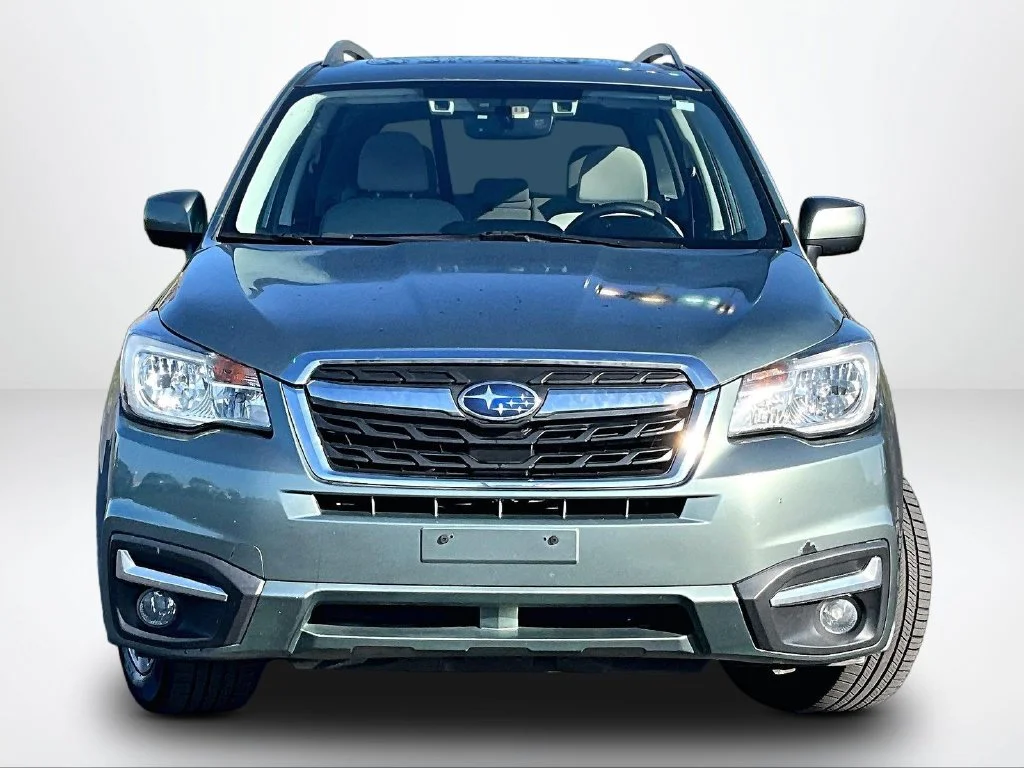 Used 2017 Green Subaru 2.5i Premium image 3