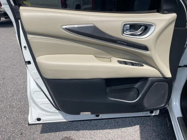 Used 2019 White INFINITI LUXE image 18