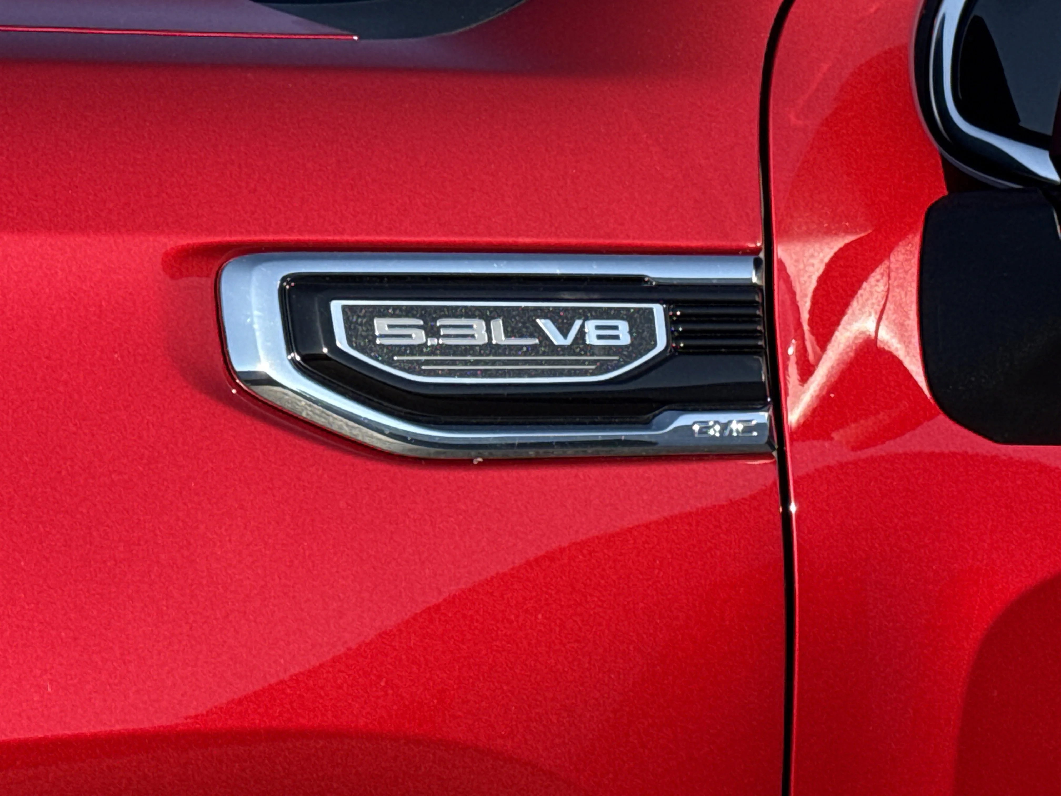 Used 2024 Volcanic Red Tintcoat GMC SLT 4WD image 16