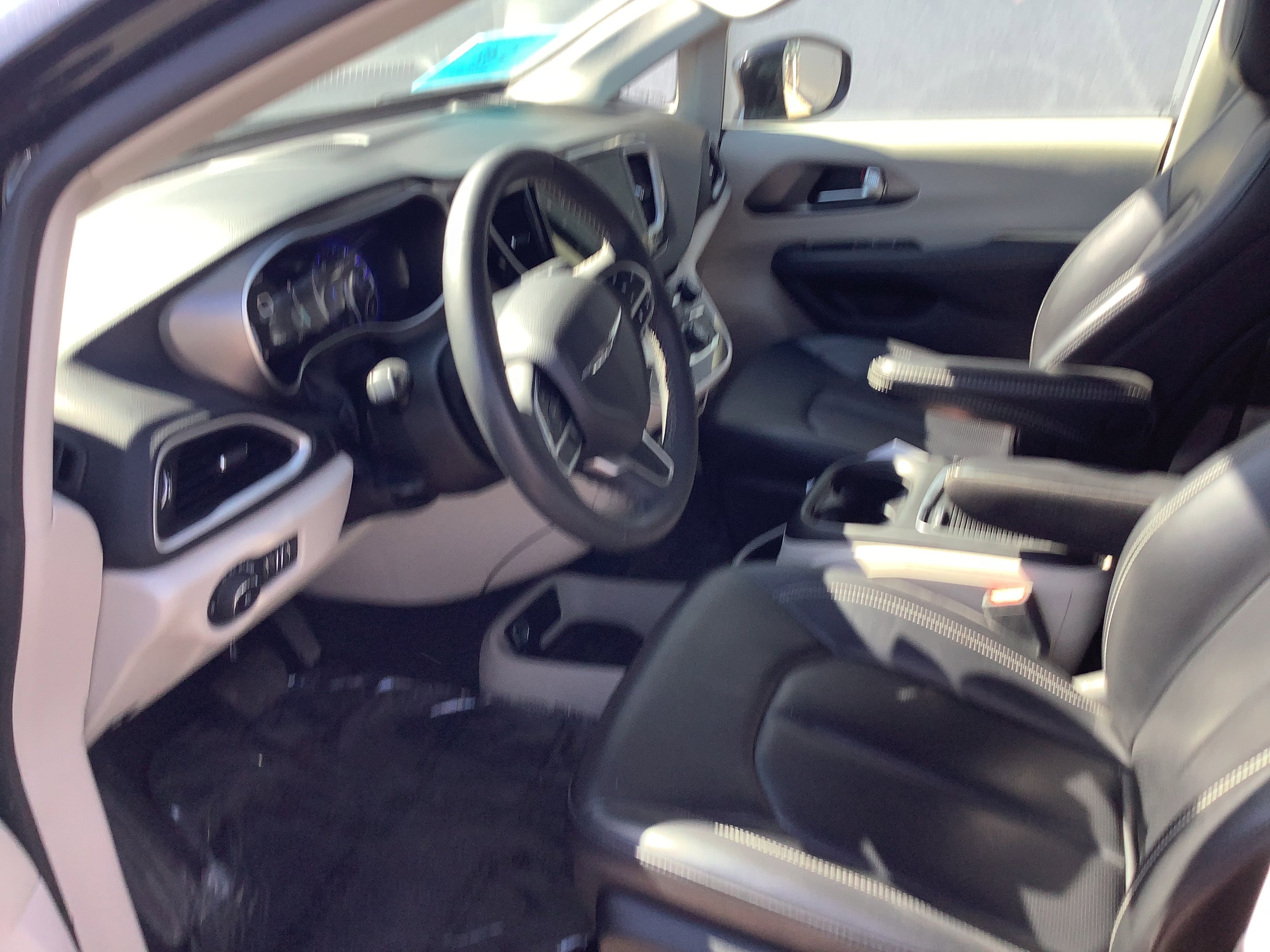 Used 2024 Black Chrysler Touring L image 13