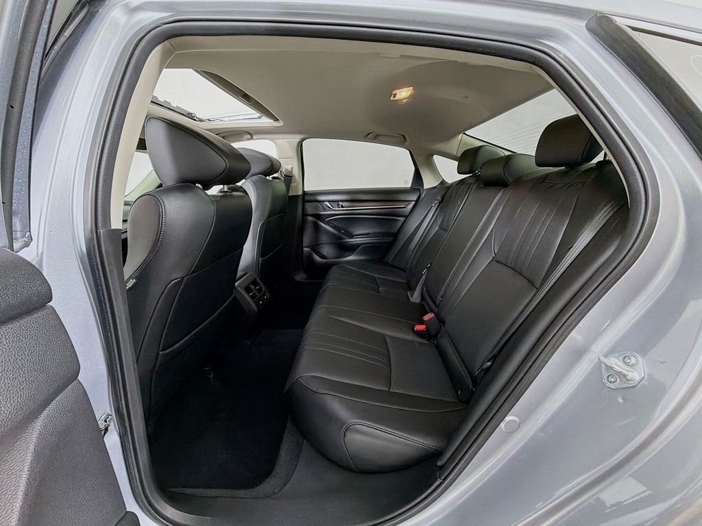 Used 2022 Lunar Silver Metallic Honda Touring image 25