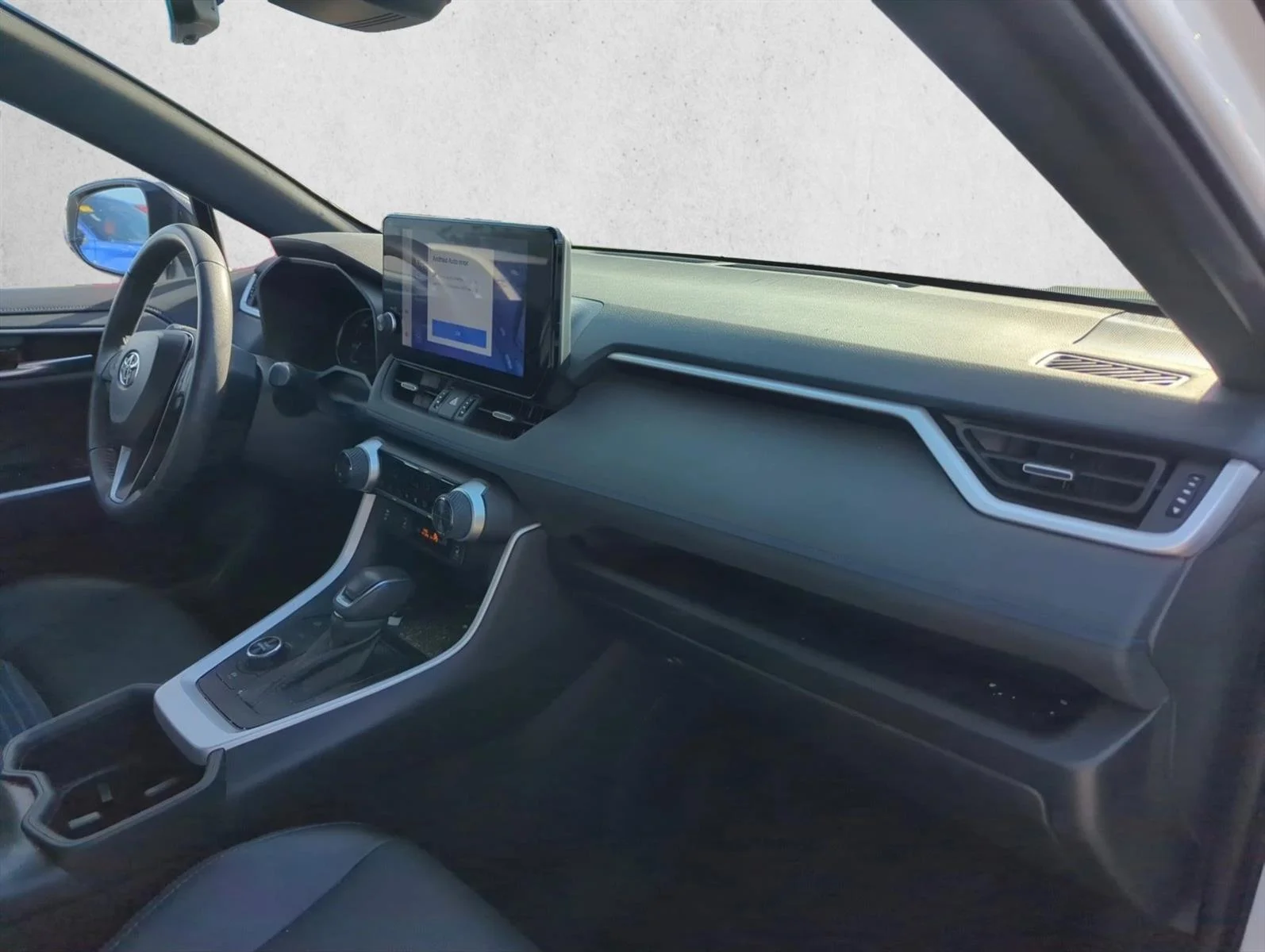 Used 2024 Wind Chill Pearl/Midnight Black Metallic Toyota Hybrid XSE image 23