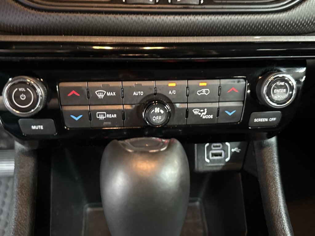 Used 2022 Bright White Clearcoat Jeep Trailhawk image 26