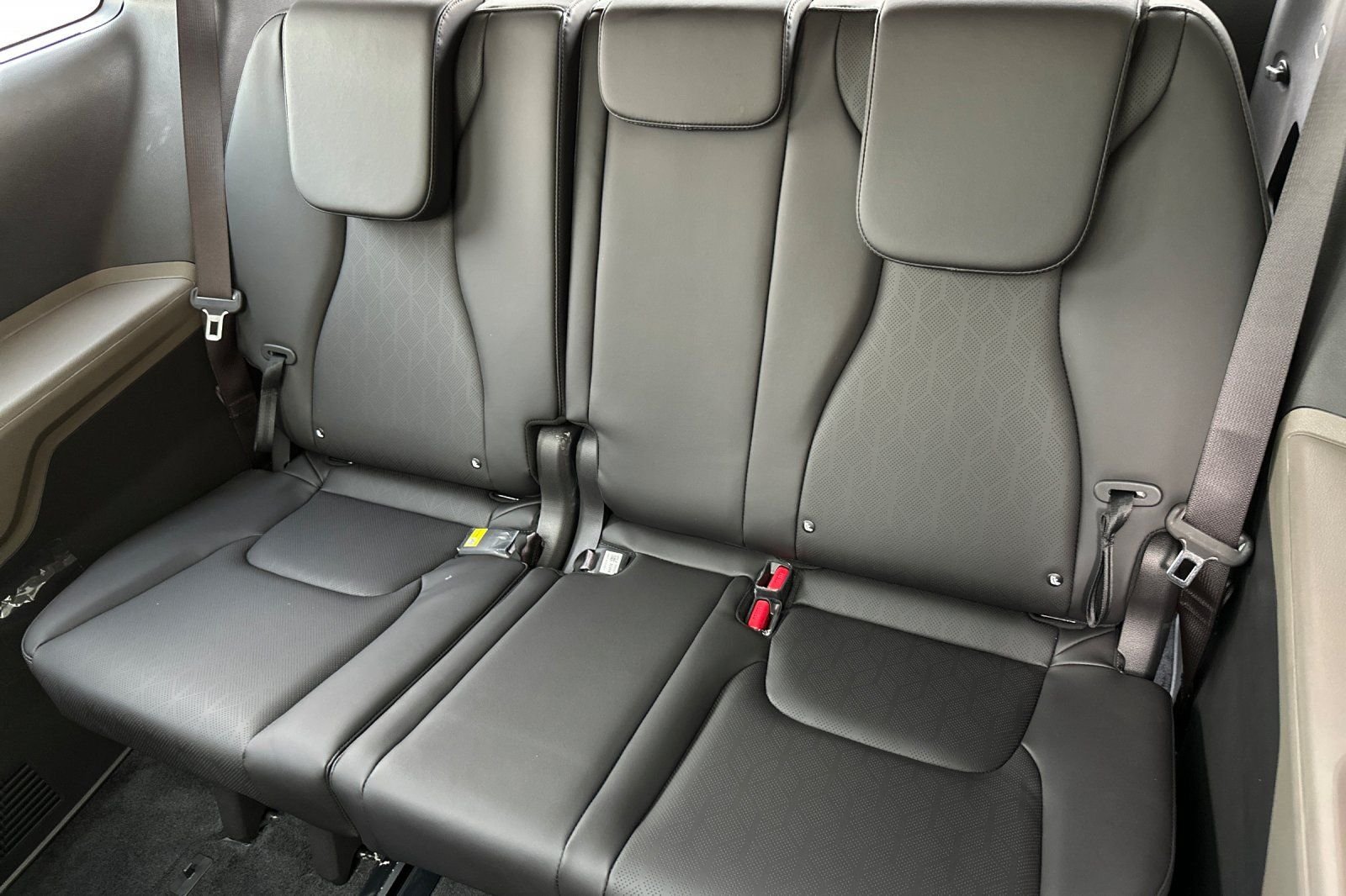 2026 Kia Carnival SX - Photo 15