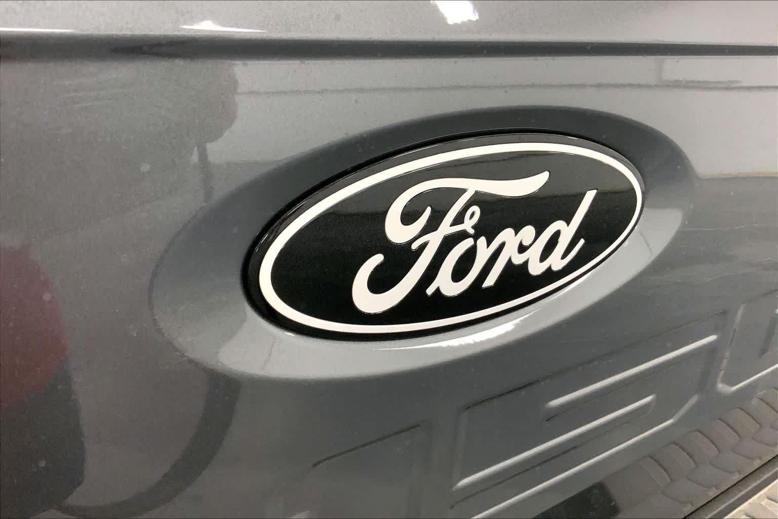 New 2026 Carbonized Gray Metallic Ford XLT image 12