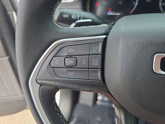 New 2026 Bright White Clear-Coat Exterior Paint Jeep Laredo image 22
