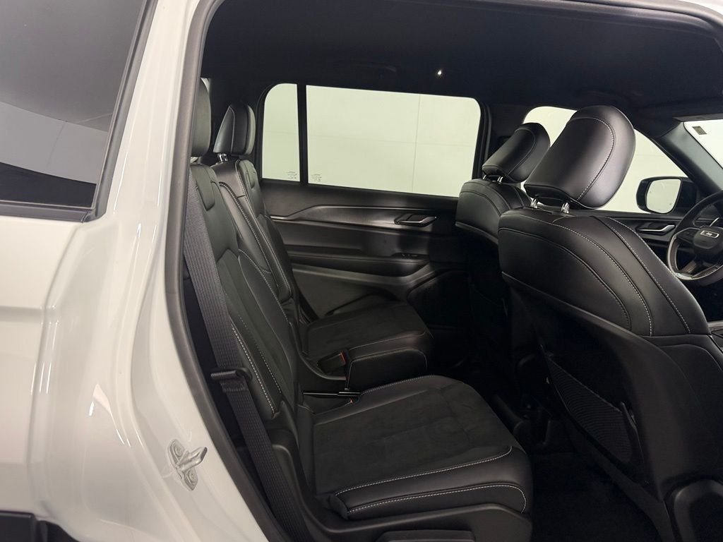 Used 2025 White Jeep Altitude image 19