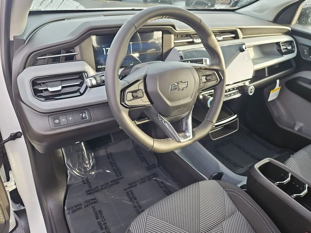 New 2027 Summit White Chevrolet LT image 13