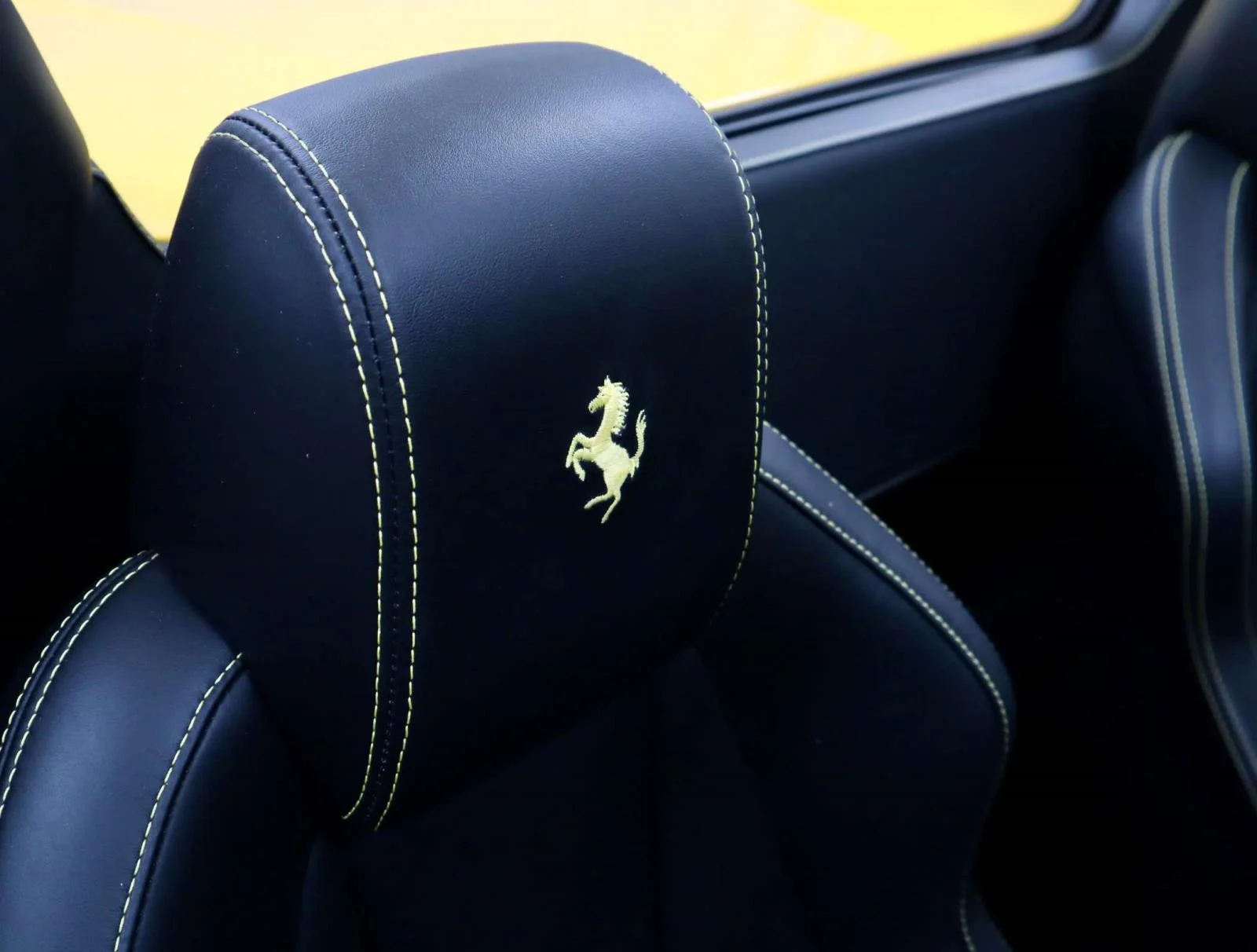 Used 2013 Giallo Modena Ferrari 2dr Conv image 18