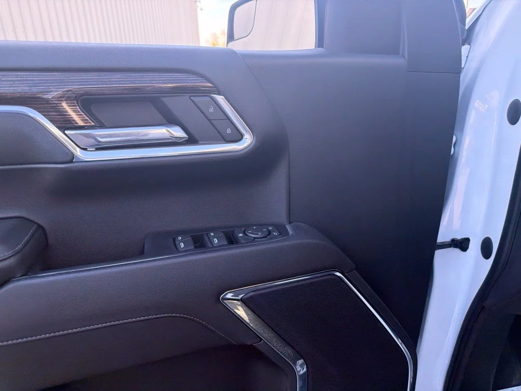 Used 2023 White GMC Elevation image 5