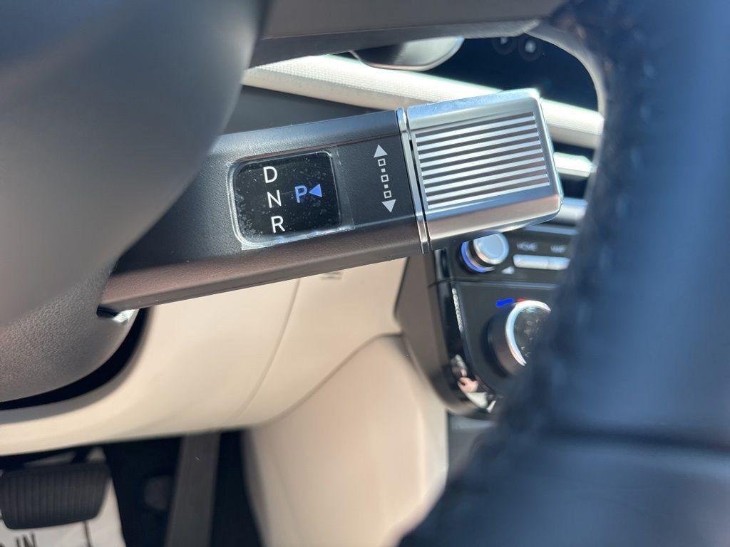 New 2026 White Hyundai SEL FWD image 22
