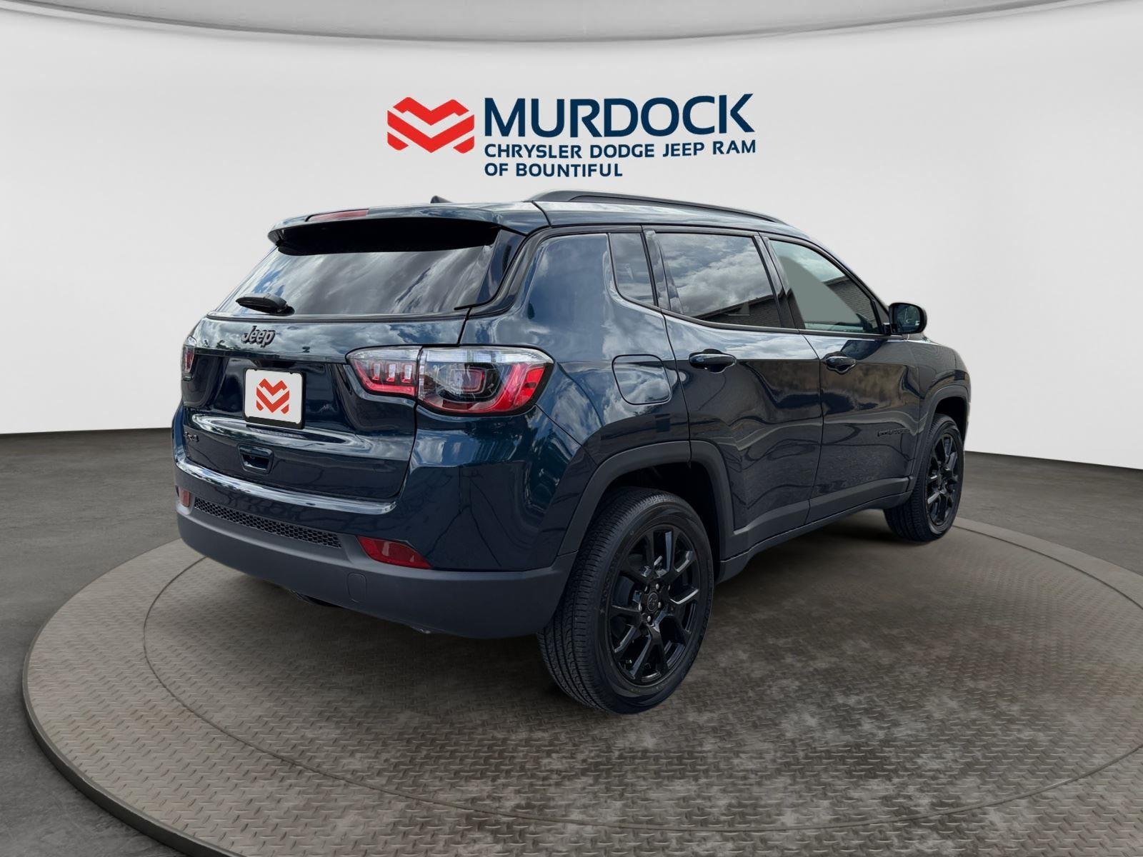 New 2026 Fathom Blue Pearl-Coat Exterior Paint Jeep Latitude Altitude image 5