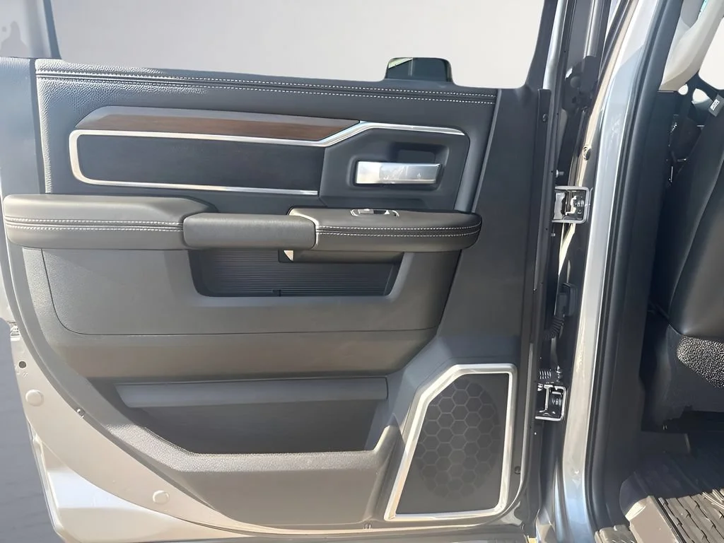 Used 2024  Ram Laramie image 32