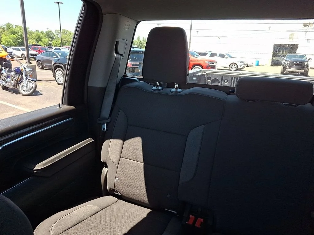 Used 2025 Summit White Chevrolet LT image 52