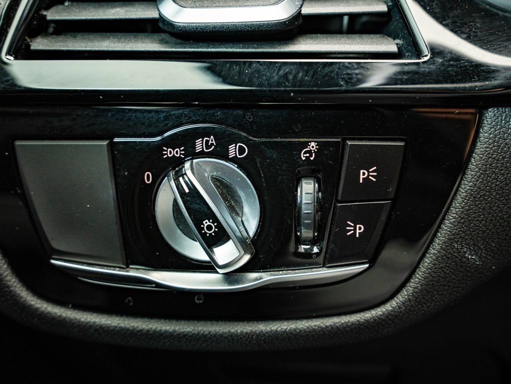 Used 2019 Black Sapphire Metallic BMW 540i image 26