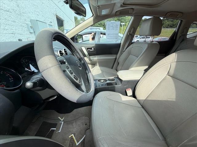 Used 2013 Pearl White Nissan SL image 4