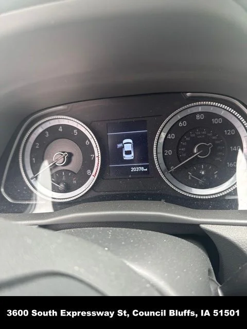 Used 2023 White Hyundai SE image 5