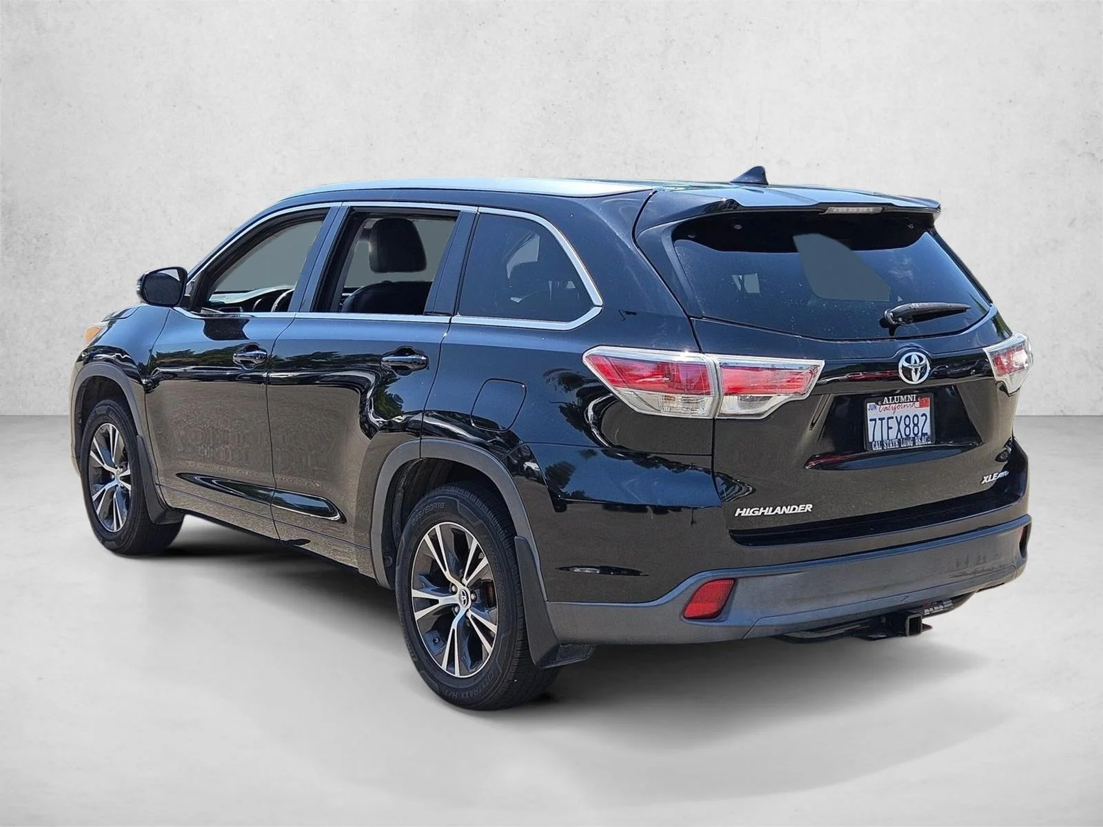Used 2016 Midnight Black Metallic Toyota XLE image 7