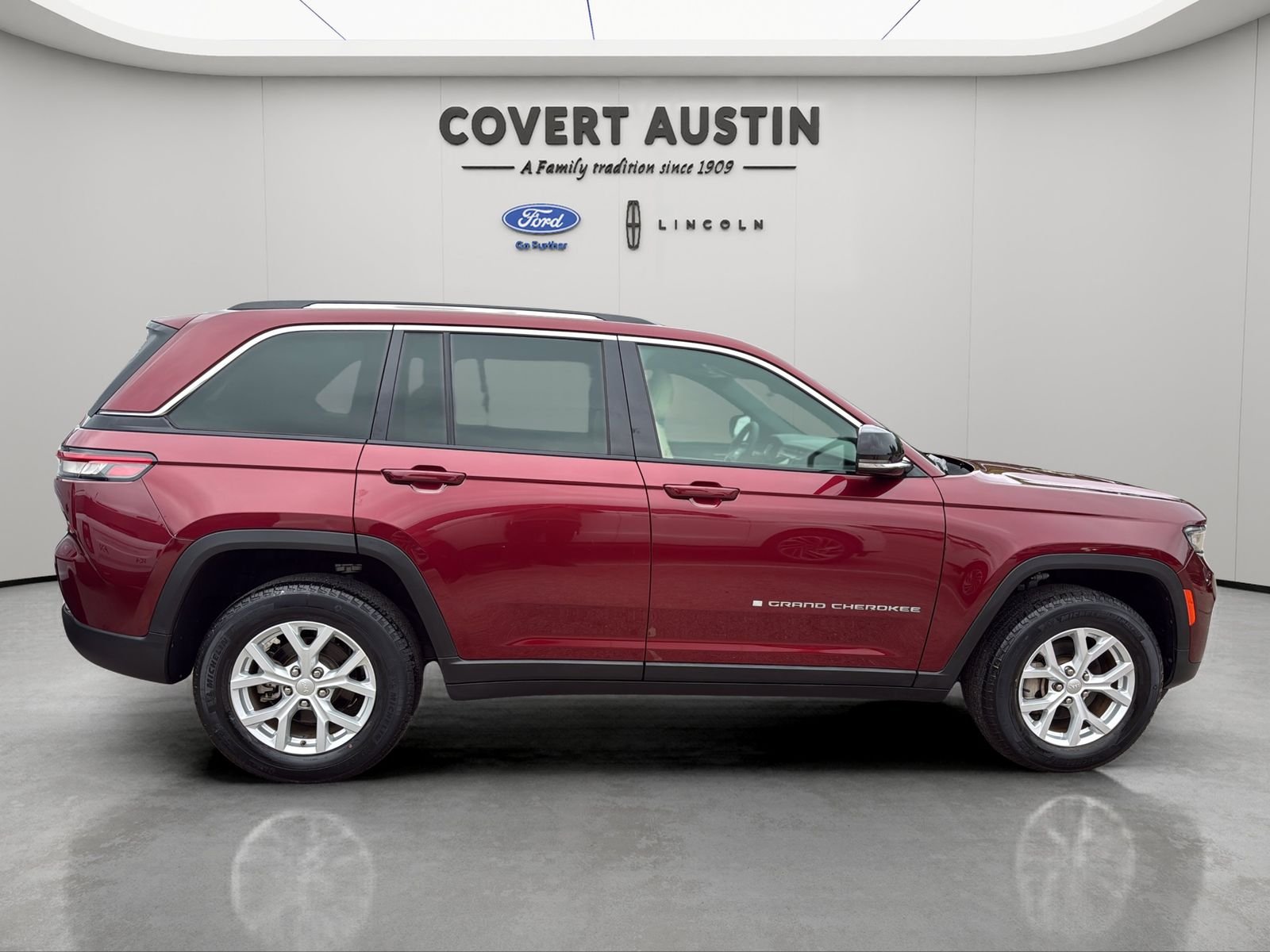 Used 2023 Red Jeep Limited image 6