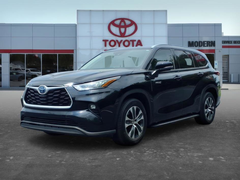 Used 2020 Midnight Black Metallic Toyota Hybrid XLE image 1