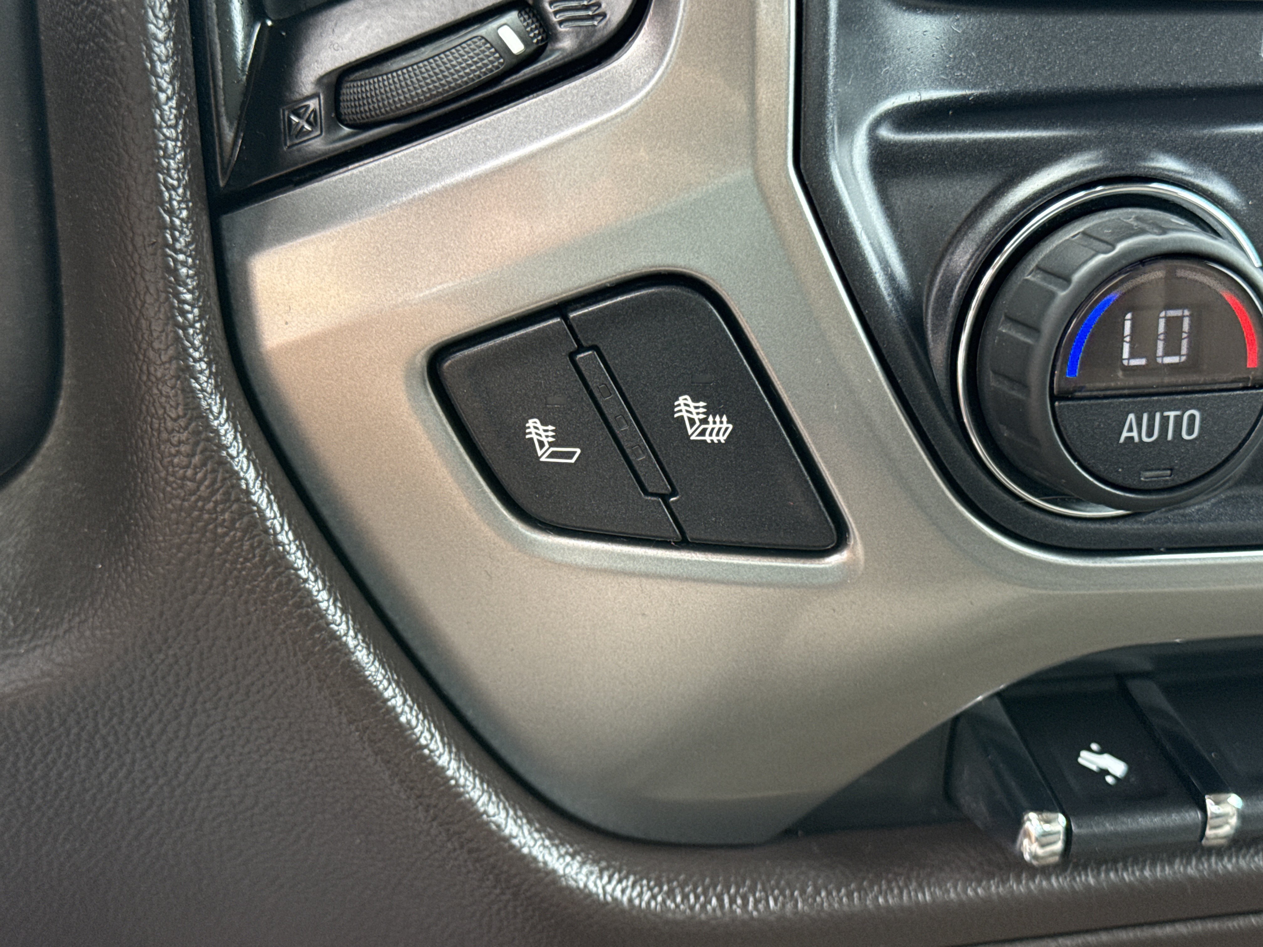 Used 2014 Deep Ruby Metallic Chevrolet LT 4WD image 17