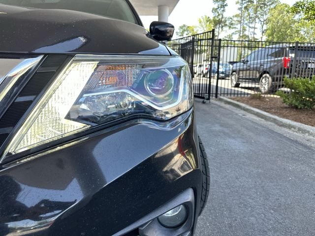 Used 2020 Black Nissan SL image 9