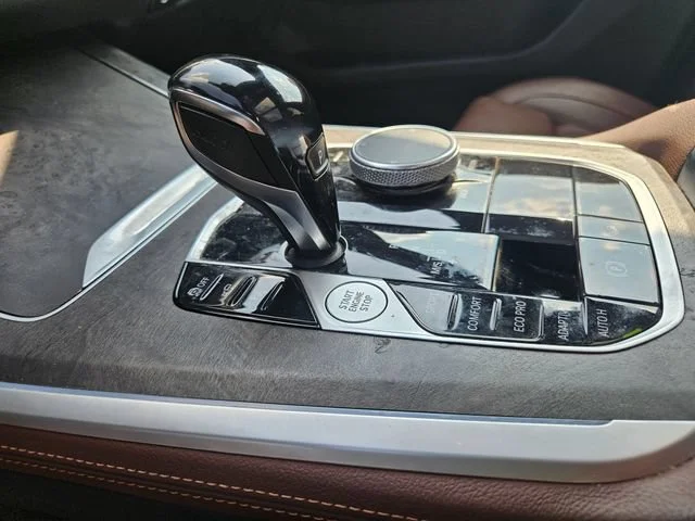 Used 2021 White BMW xDrive40i image 22