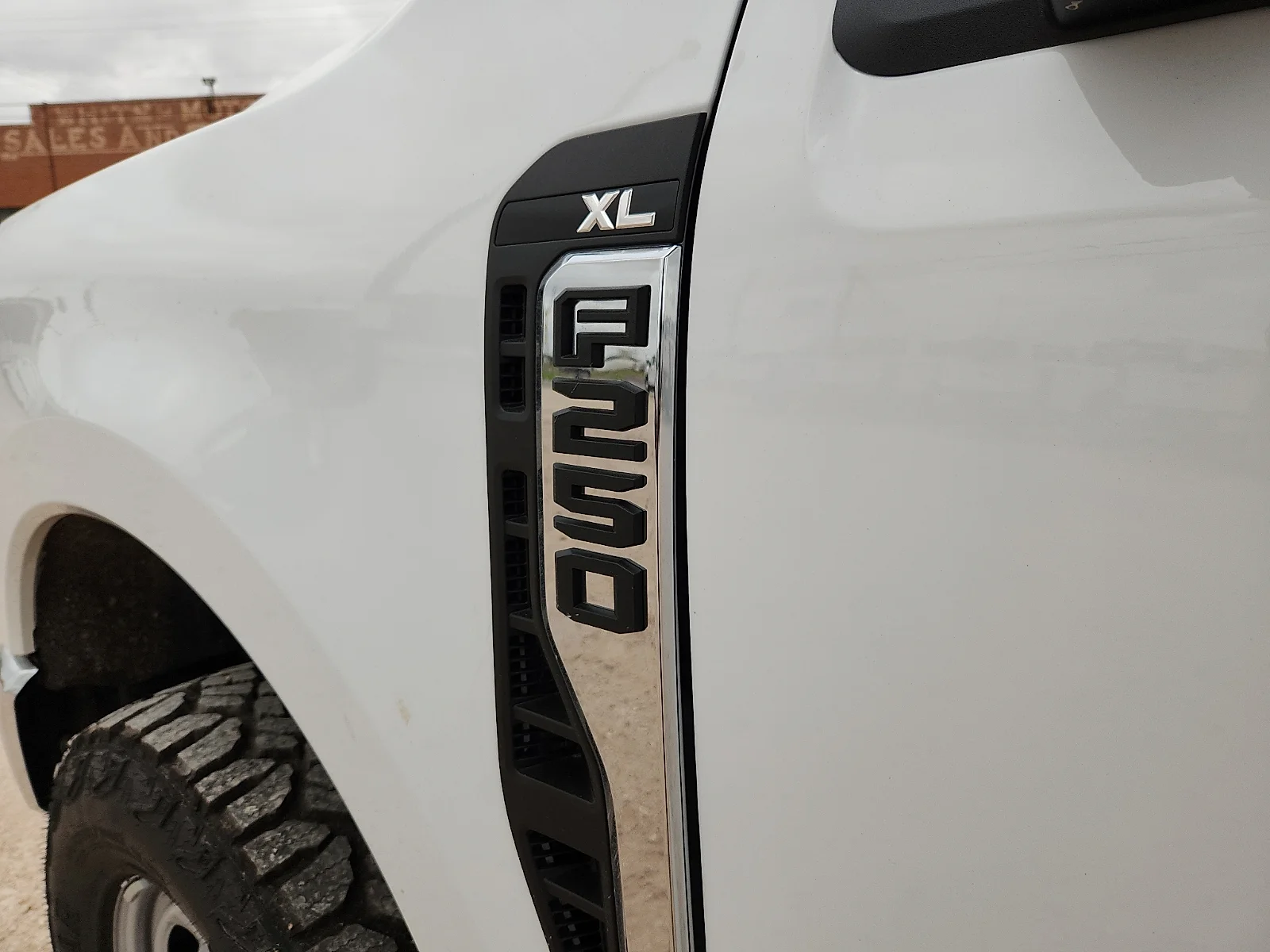 New 2026 Oxford White Ford F-250® XL image 10