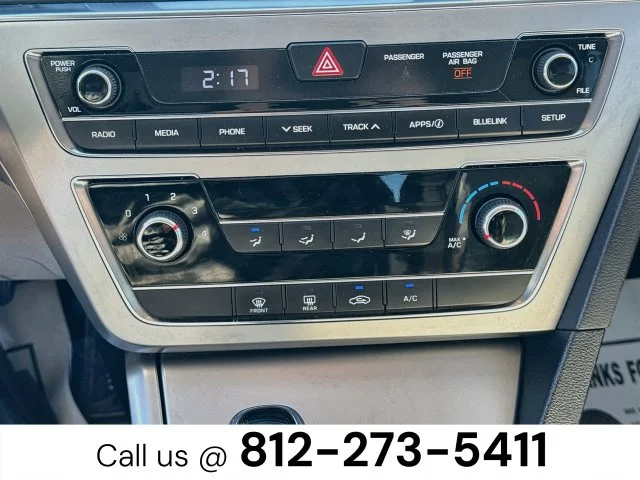 Used 2016 White Hyundai SE image 15