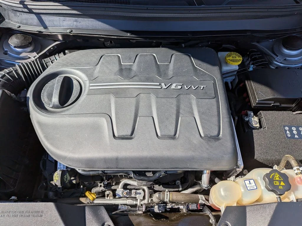 Used 2021 Silver Jeep Trailhawk image 28