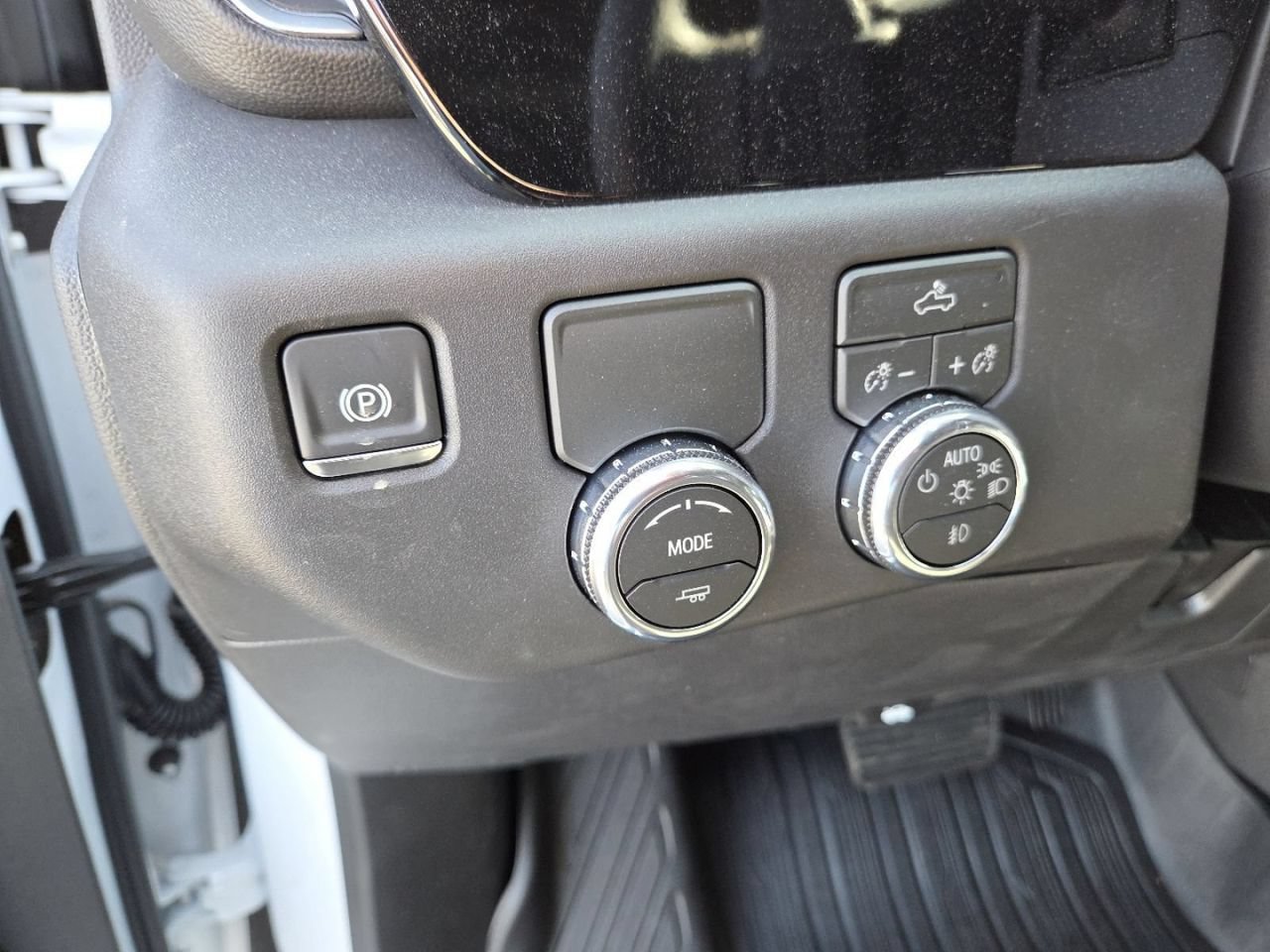 New 2026 Summit White GMC Elevation image 5