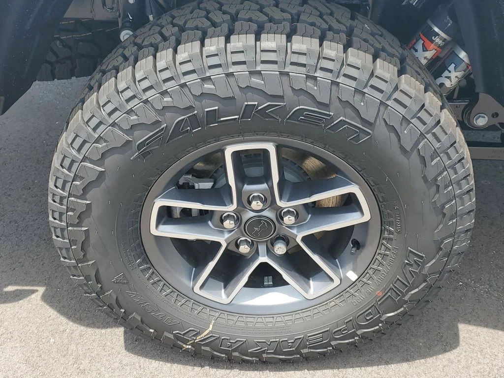 New 2026 White/off-white Jeep Mojave image 4