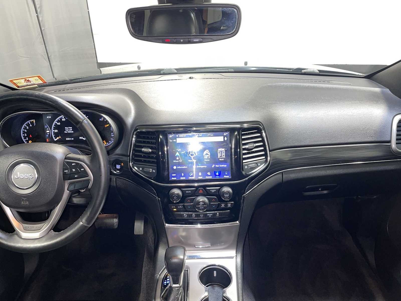 Used 2019 Diamond Black Crystal Pearlcoat Jeep Limited image 10