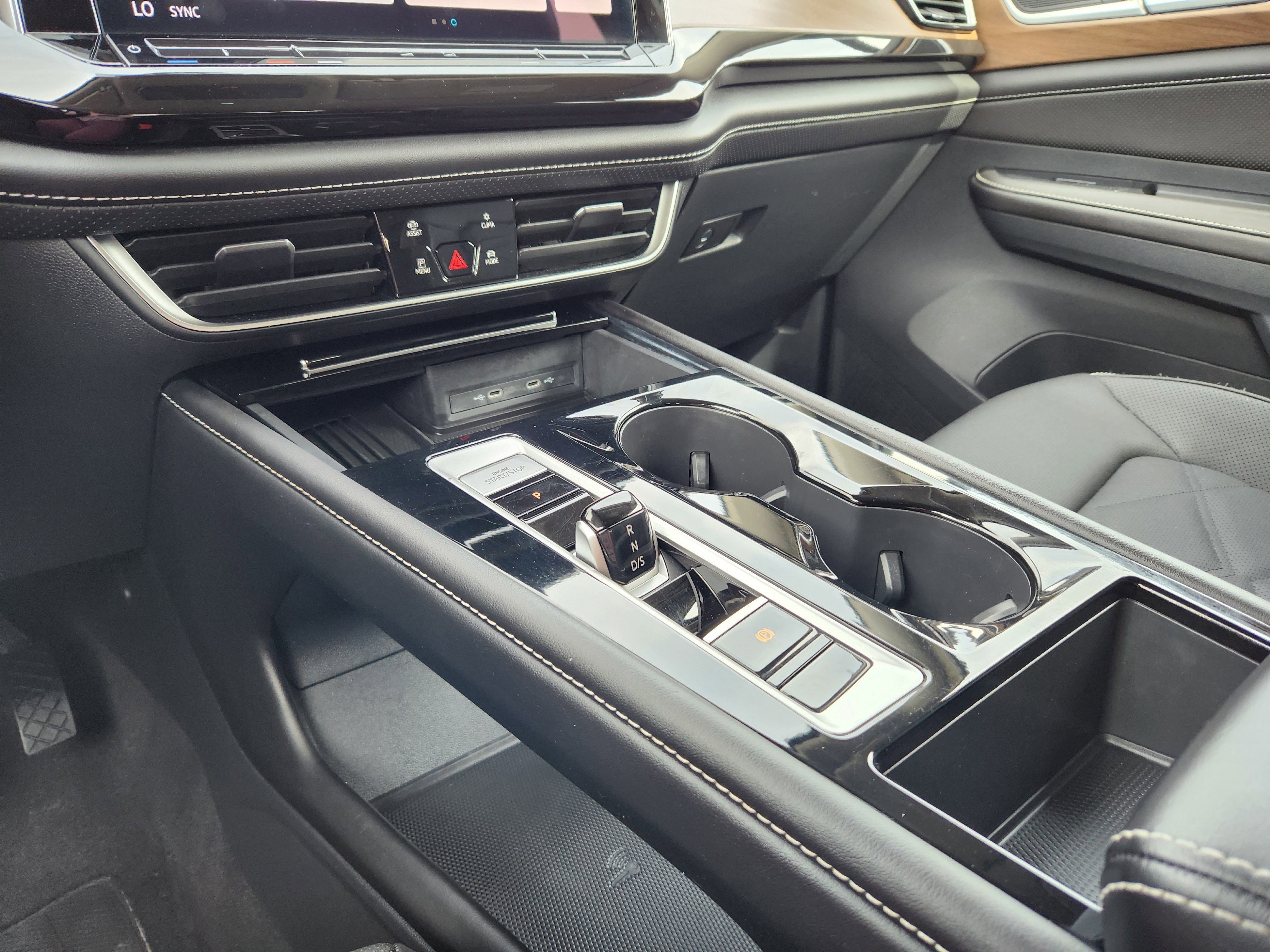 2025 Volkswagen Atlas SE w/Tech - Photo 16