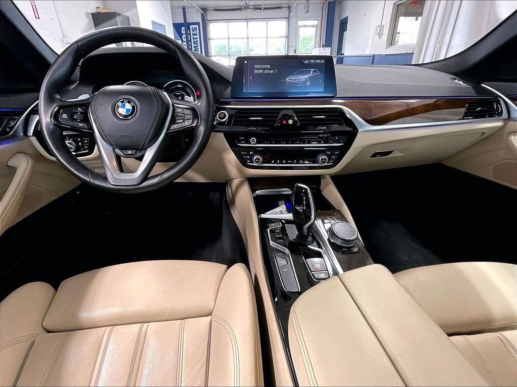 Used 2019 Blue BMW 530e xDrive iPerformance image 21