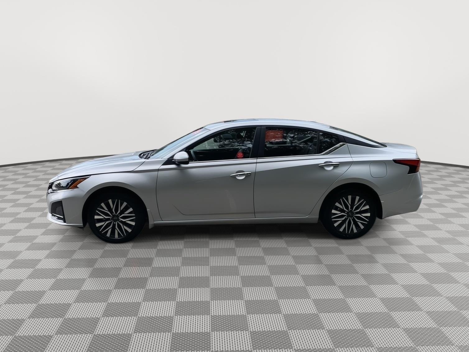 Used 2024 Brilliant Silver Metallic Nissan 2.5 SV image 2