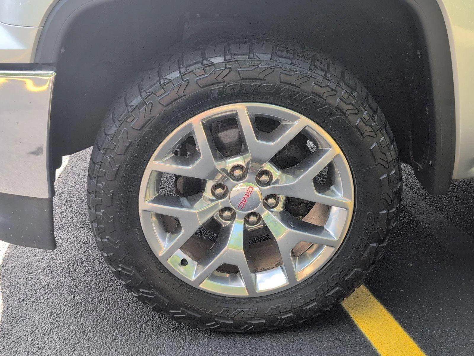 Used 2018 Quicksilver Metallic GMC SLT image 11