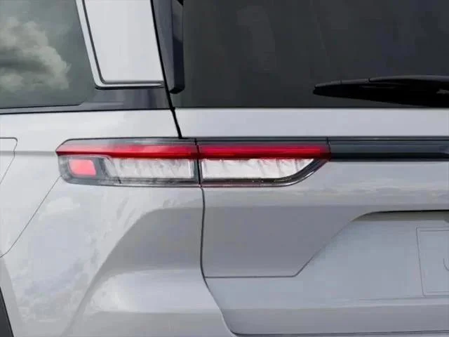 New 2026 Bright White Clear-Coat Exterior Paint Jeep Limited image 17