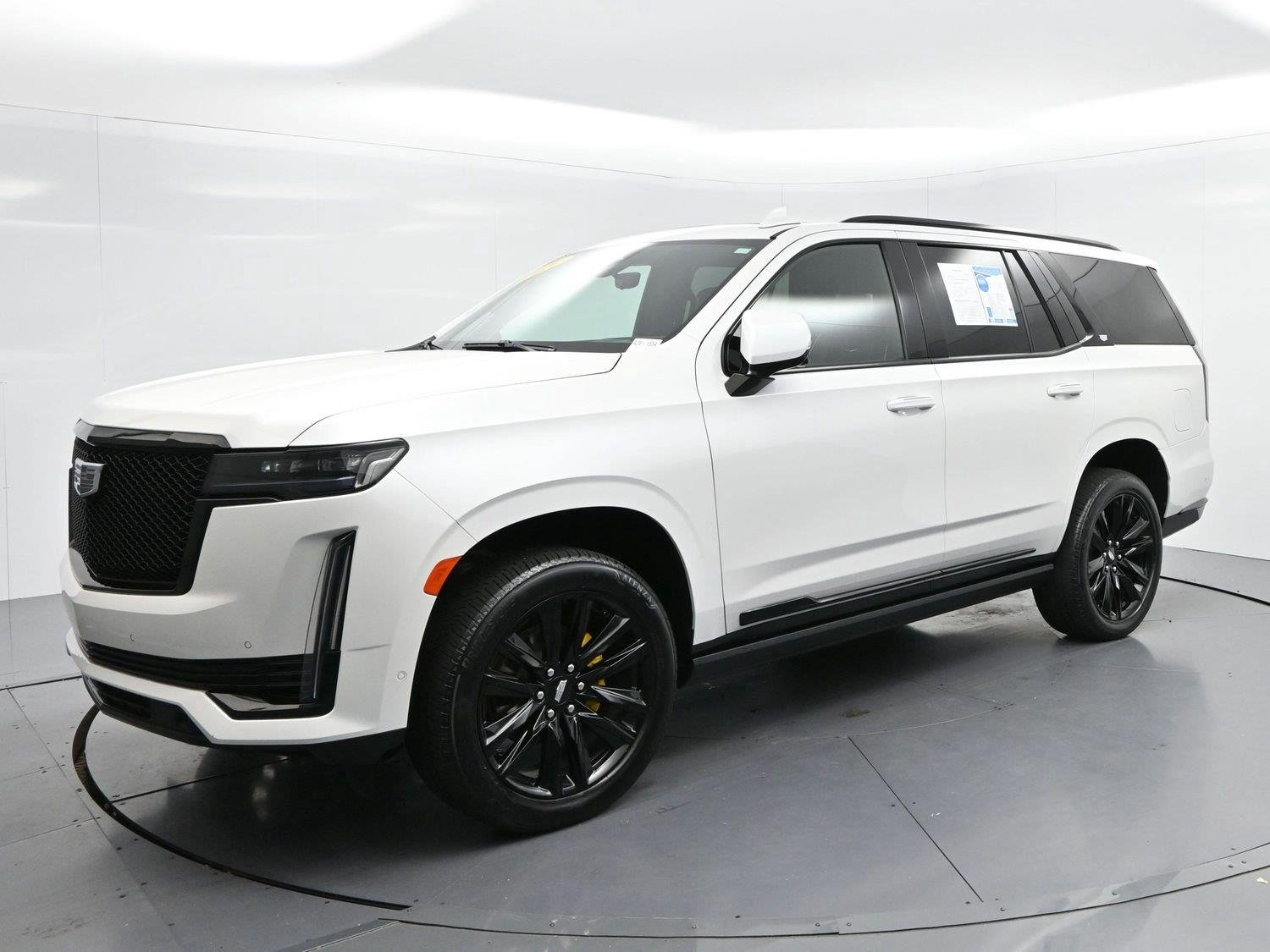 Used 2021 CRYSTAL WHITE TRICOAT Cadillac Sport Platinum image 3