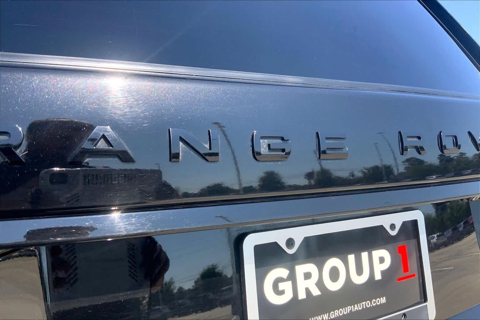 Used 2018 Santorini Black Metallic Land Rover  image 10