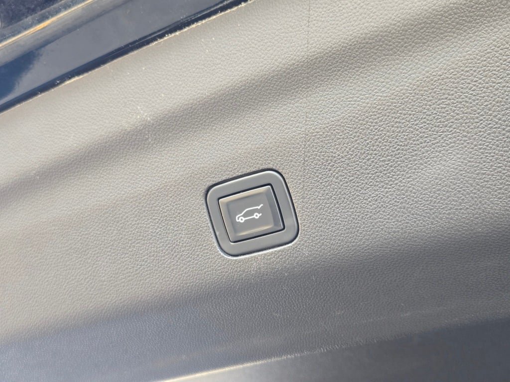 2021 Chevrolet Suburban RST - Photo 17