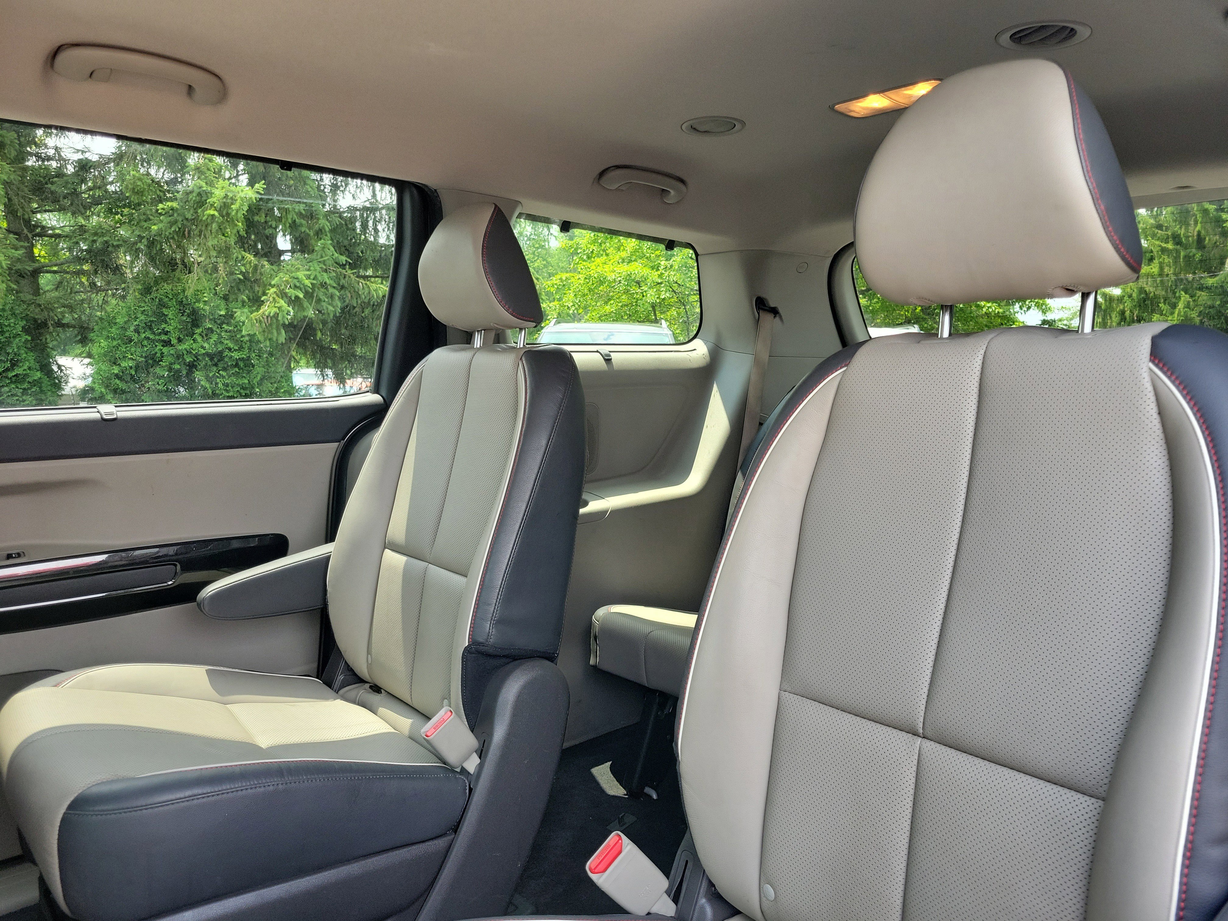 Used 2017 Bright Silver Kia EX image 12
