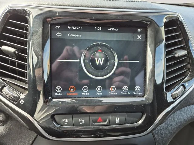 Used 2021 Velvet Jeep Limited image 15