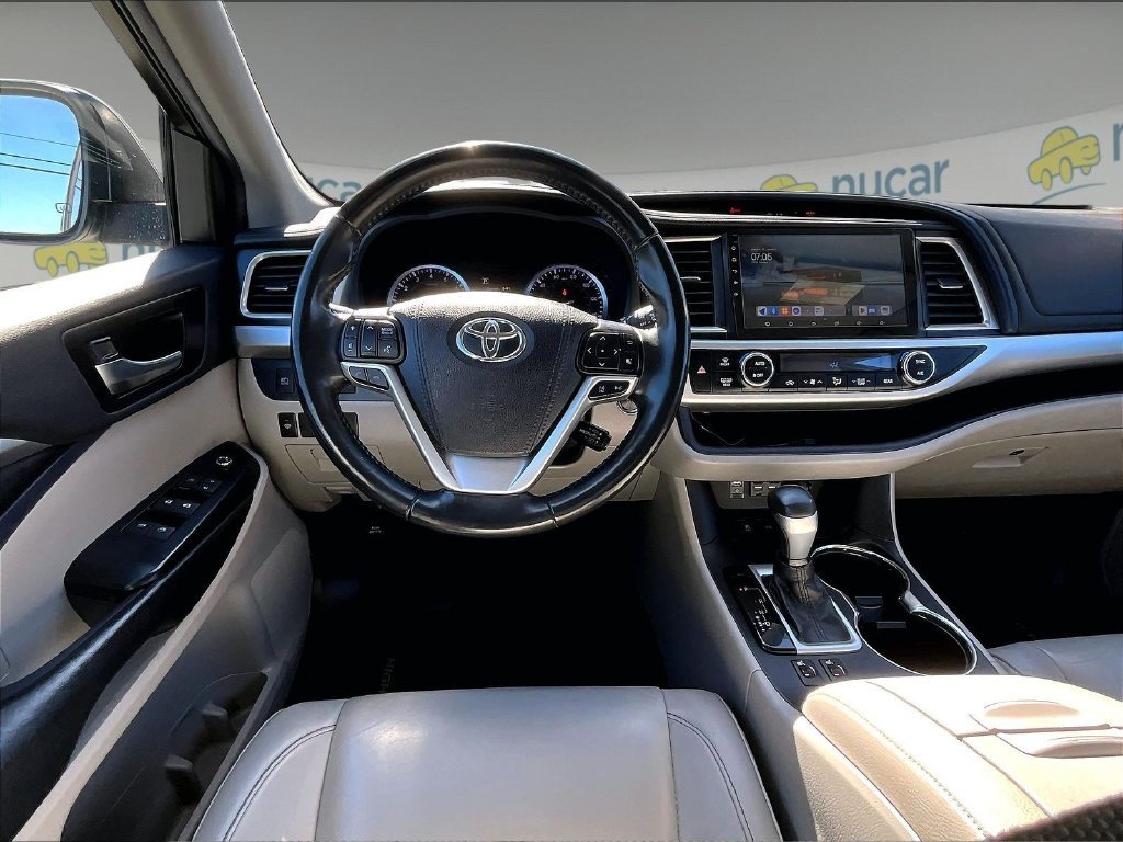 Used 2019 Blizzard Pearl Toyota XLE image 18