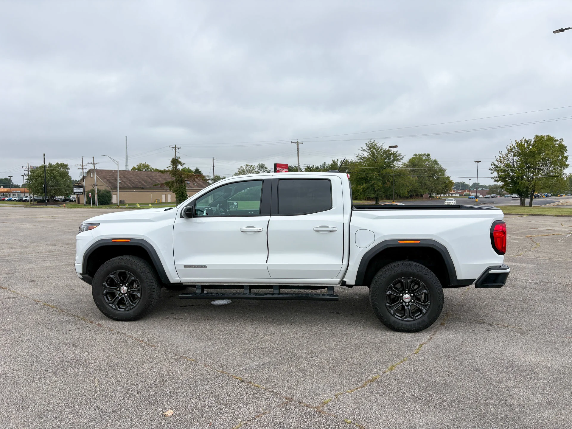 Used 2023 White GMC Elevation image 7