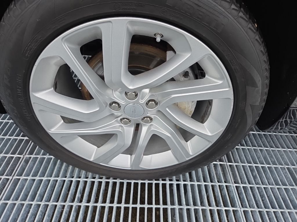 Used 2020 Silicon Silver Premium Metallic Land Rover HSE image 23
