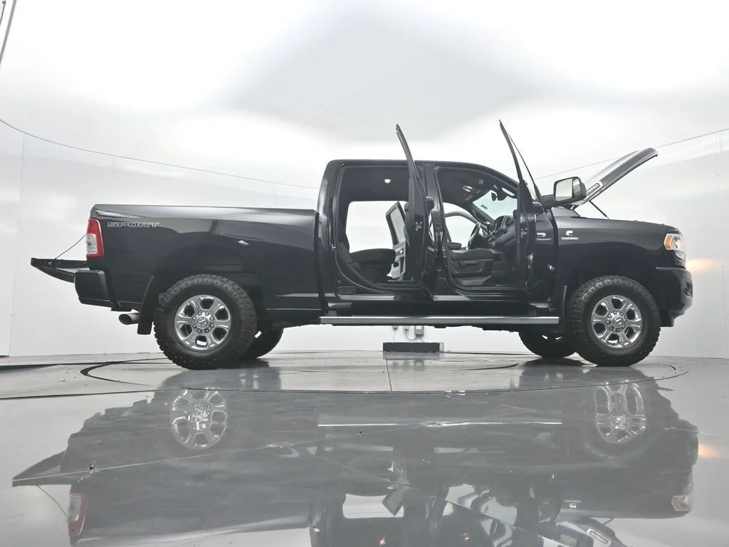 Used 2020 Diamond Black Ram Big Horn image 52